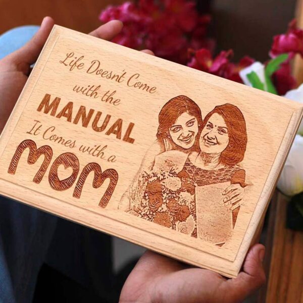 Mom-Picture-Engraved-Frame-Gifts-Online-in-Pakistan