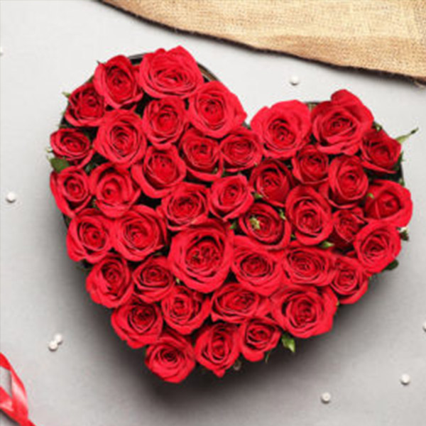 Red-Roses-Heart-Souvenir Gift Shop Near me in Karachi